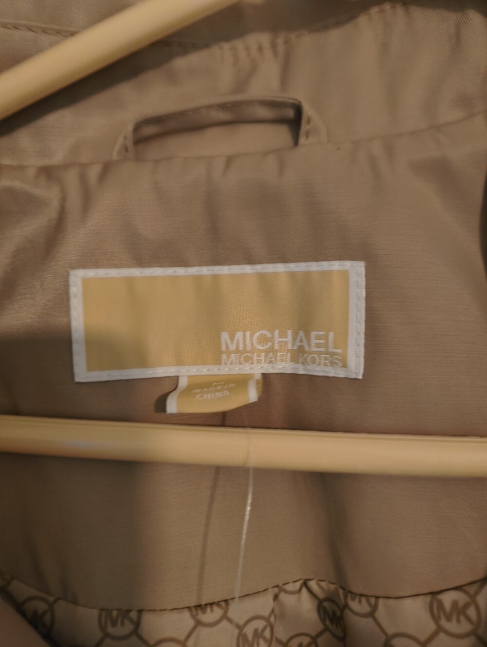 Michael Kors NWT Beige Lightweight Hooded Trench Coat with Waist Belt - Picture 4 of 6
